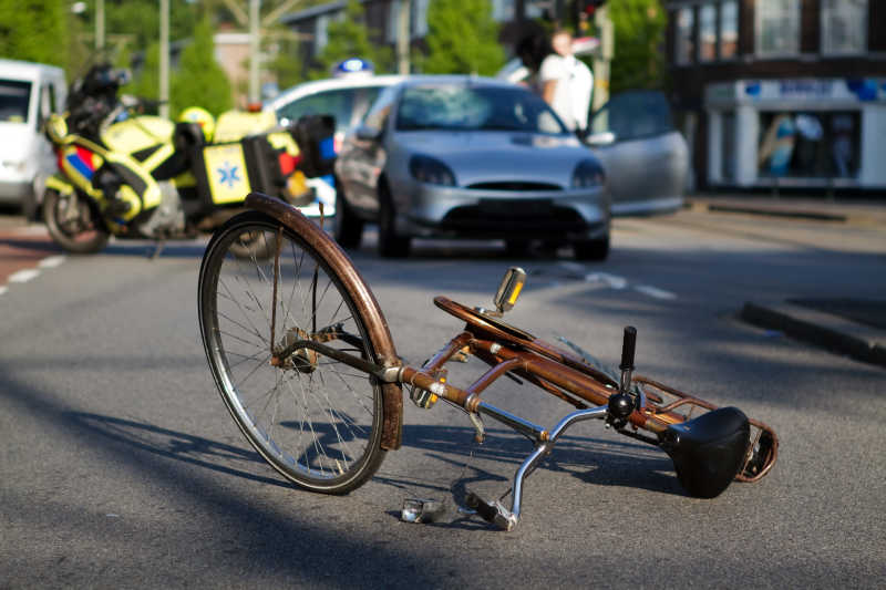 汽车与自行车的碰撞