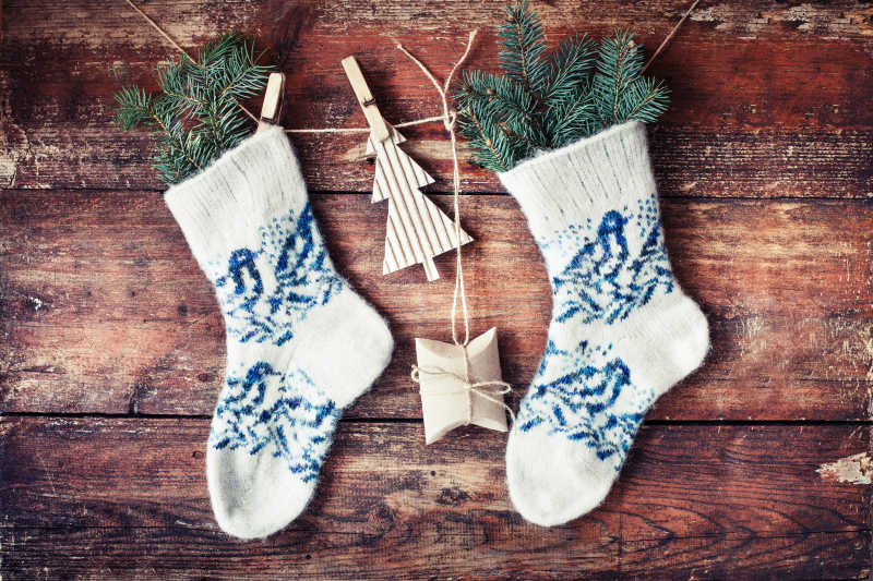 圣诞装饰和圣诞袜子