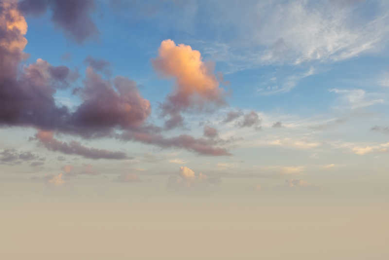 有云的天空