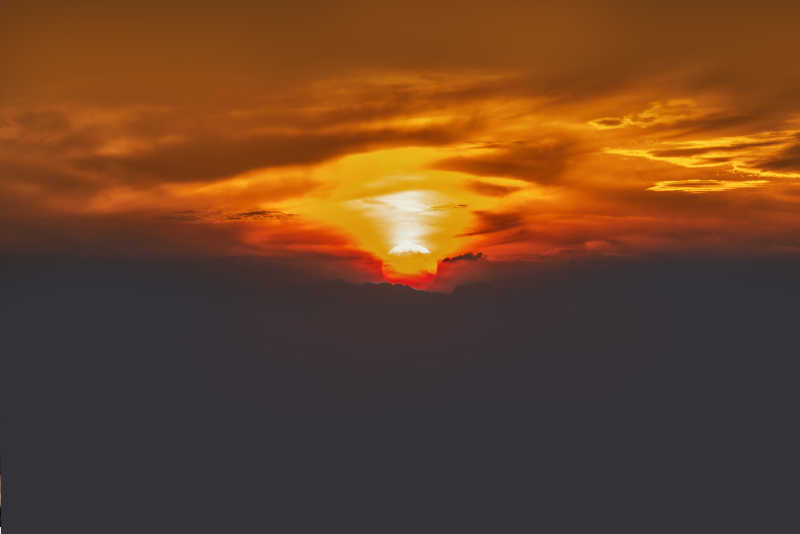 天空中的落日