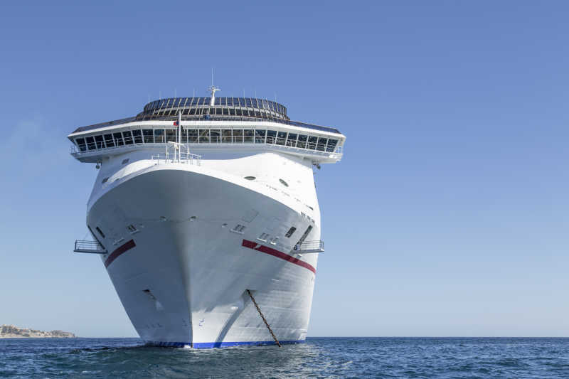 白色的豪华游轮