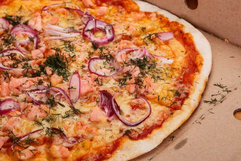 包装盒里的披萨