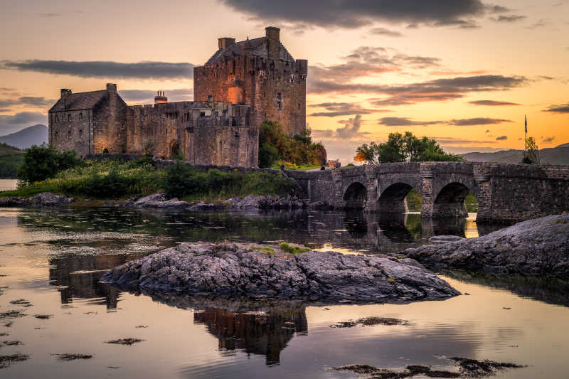晚霞下的苏格兰城堡