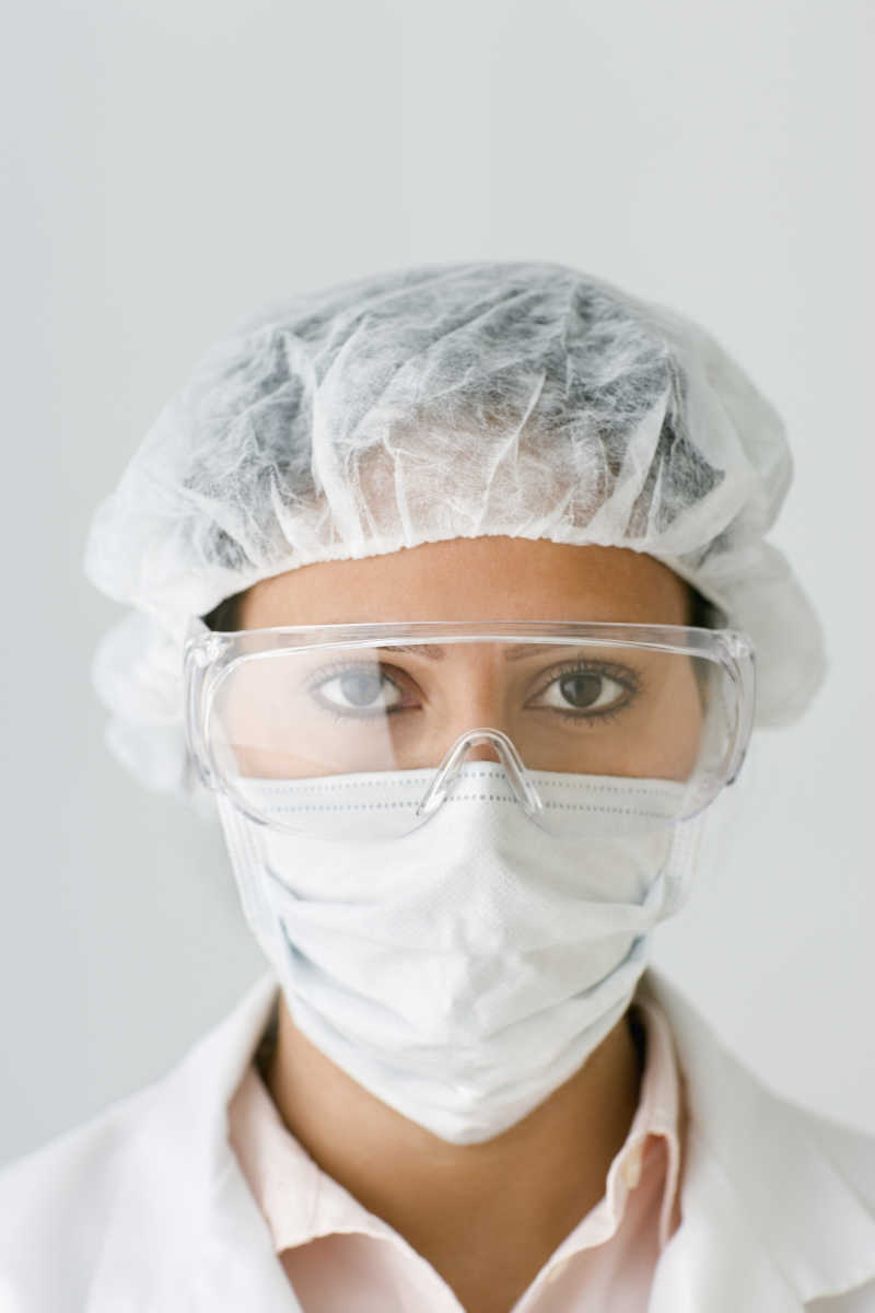 装备齐全的女医生