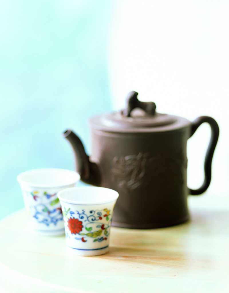 阳光下的茶具