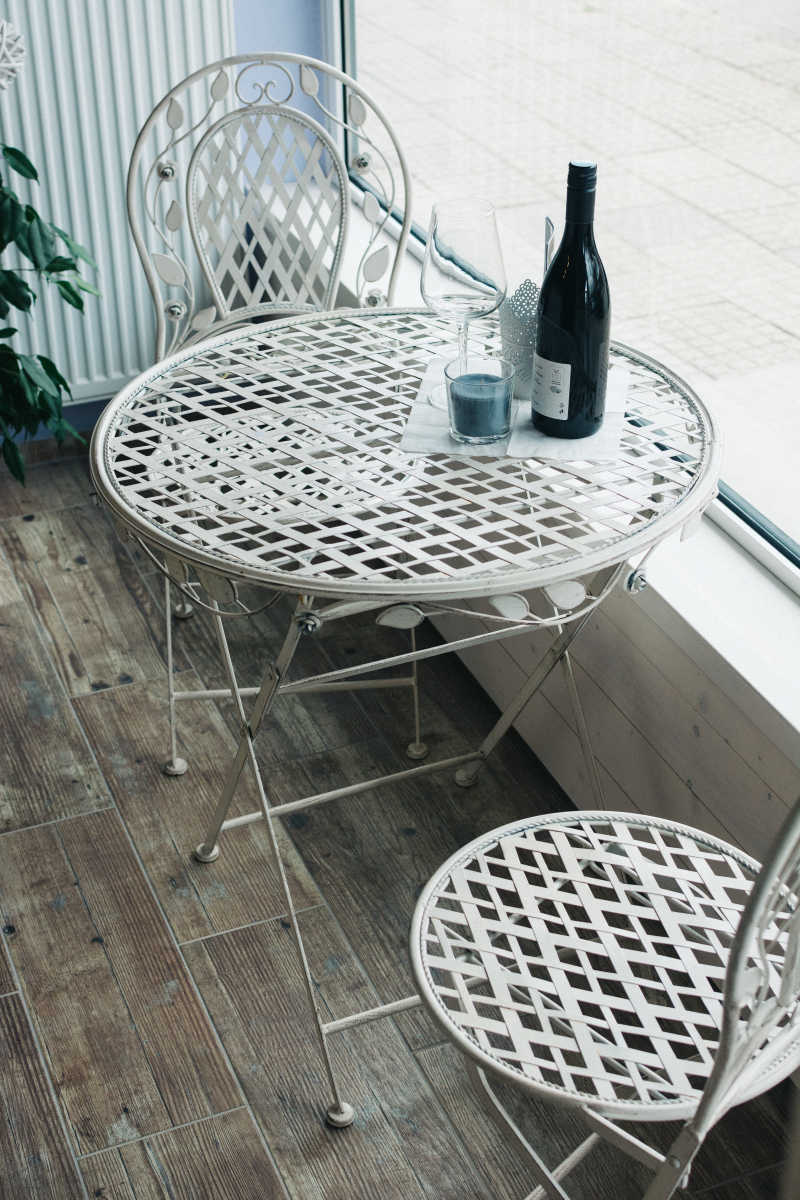 餐厅桌上的红酒