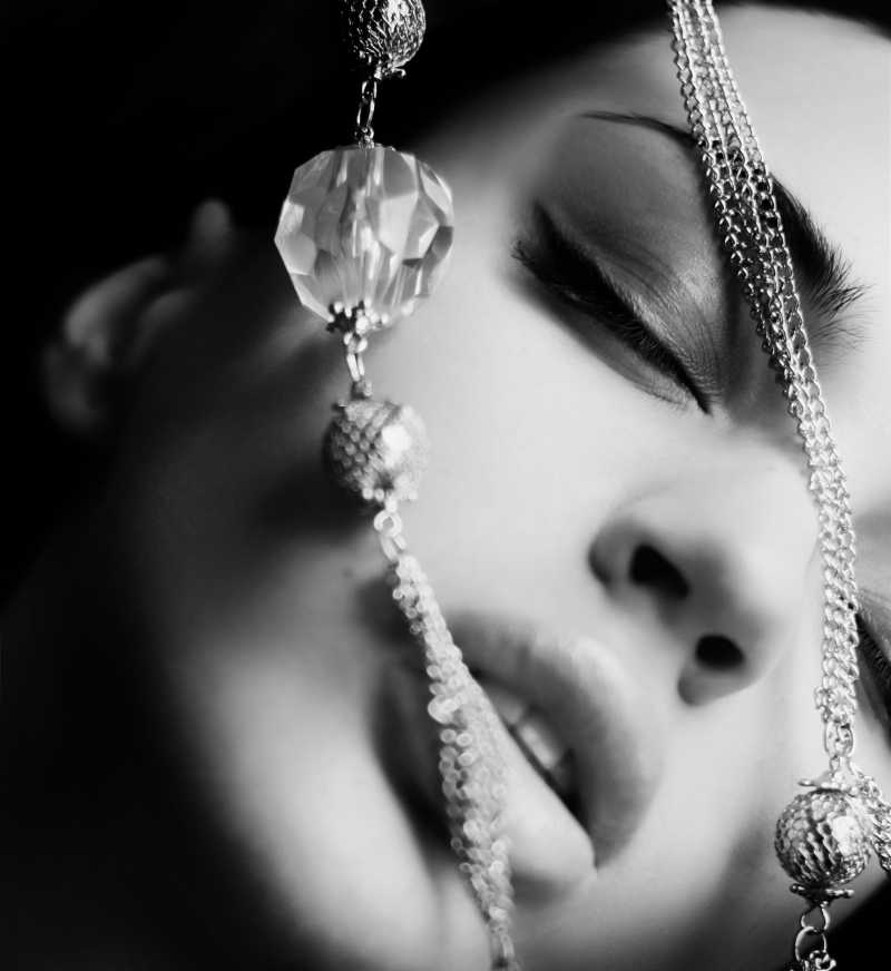 精致妆容的美妆模特