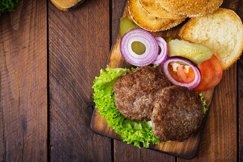 制作汉堡包的食材