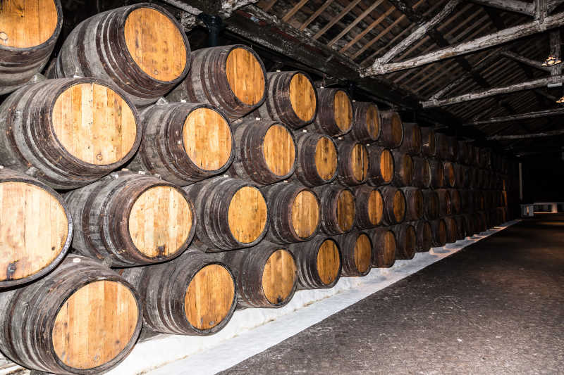 看不到头的酒窖