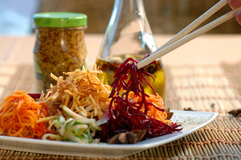 盘子里美味的小菜特写