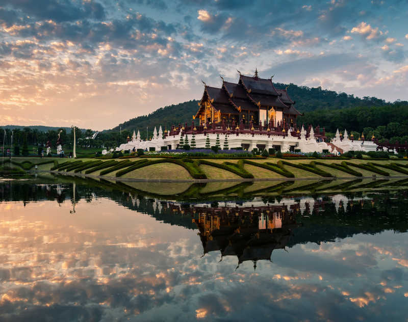 泰国清迈皇家花园日落美景