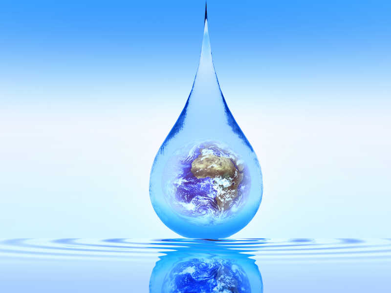 水面上巨大水滴里的地球