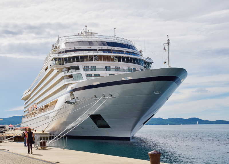 扎达尔港口的游轮