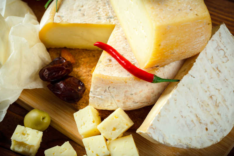 餐桌上的美味乳酪