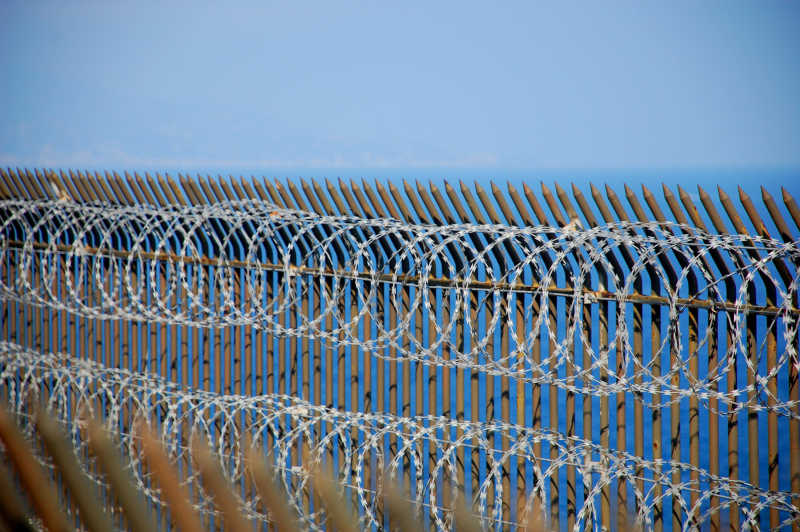 越南边境铁丝网图片