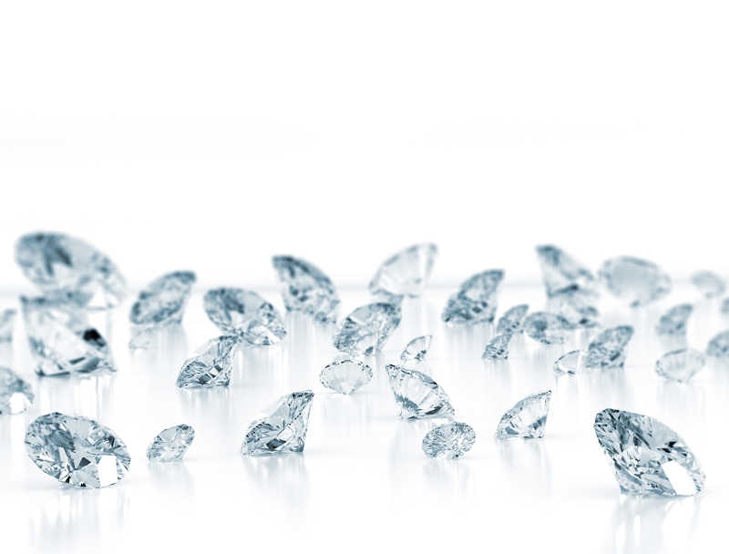 白色背景下的多种钻石
