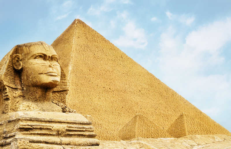 埃及狮身人面像与金字塔