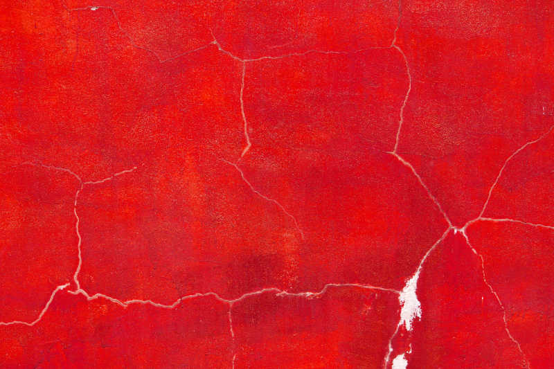 红色墙上出现裂纹