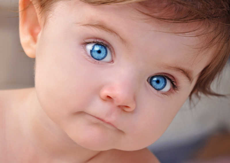 蓝眼睛的婴儿