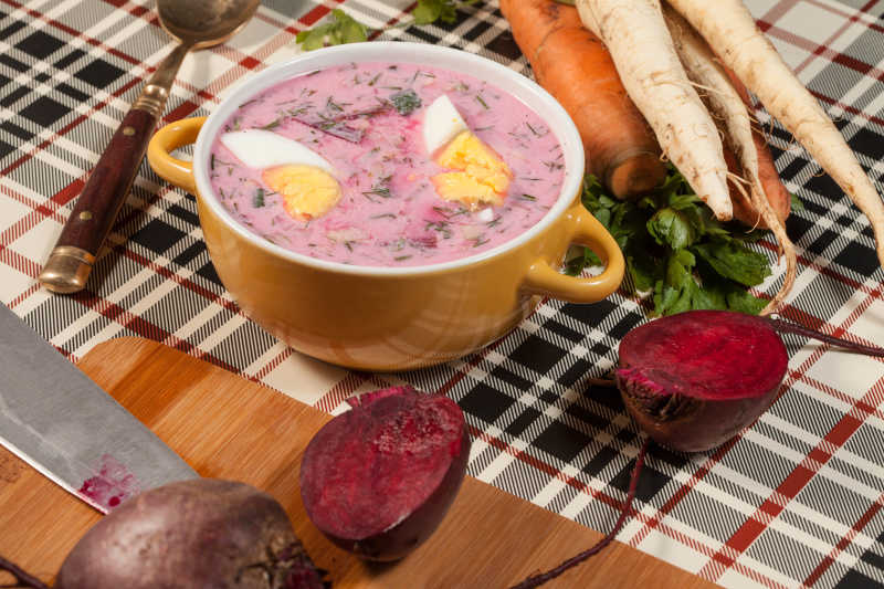 冷甜菜蛋汤