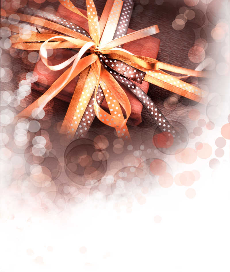 浪漫节日礼物和丝带