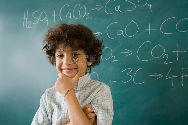 自信满满的小男孩