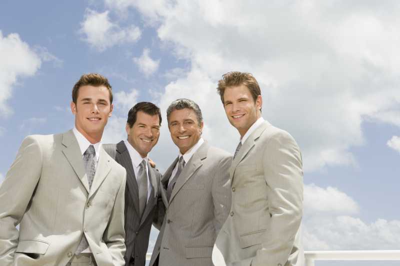 四位新郎的合影