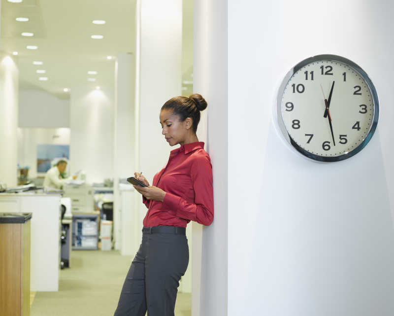 等待时间的女商人