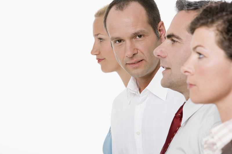 白色背景上的四个商人侧脸