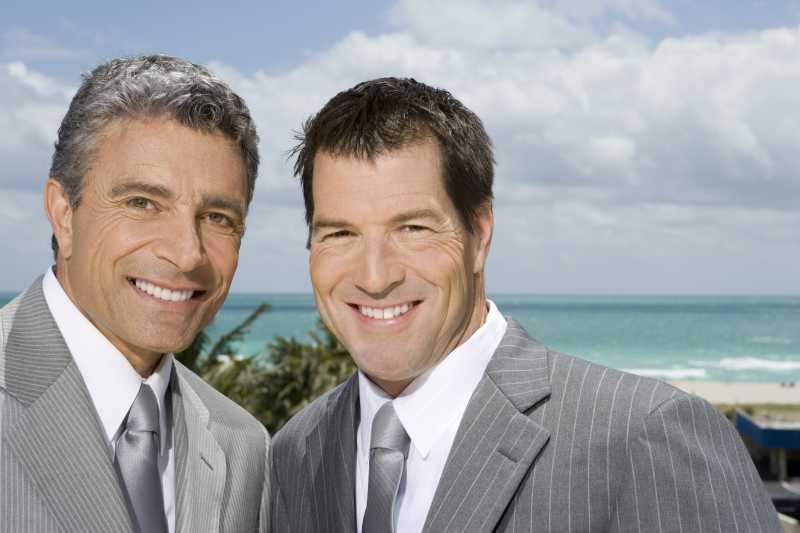 新郎和伴郎的合影