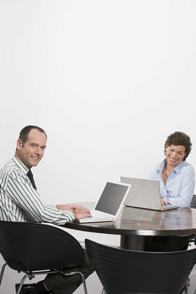 正讨论工作的职业者们