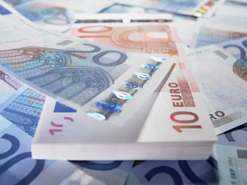 一堆欧元纸币