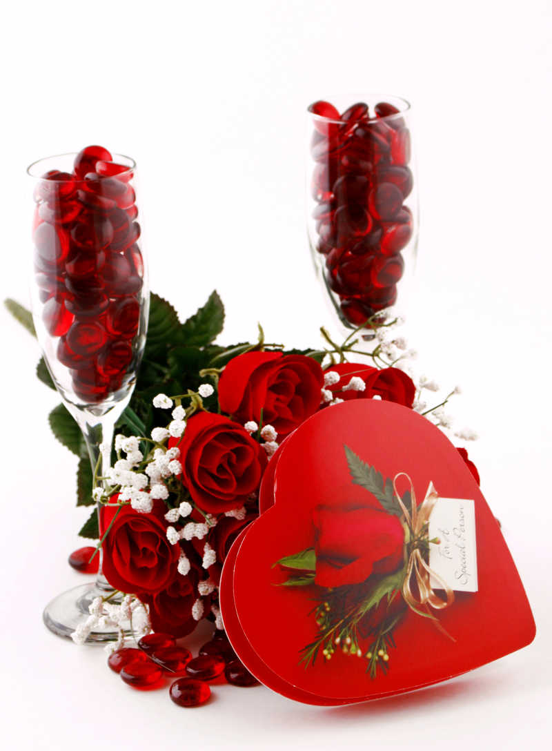 玫瑰香槟和礼品盒的组合