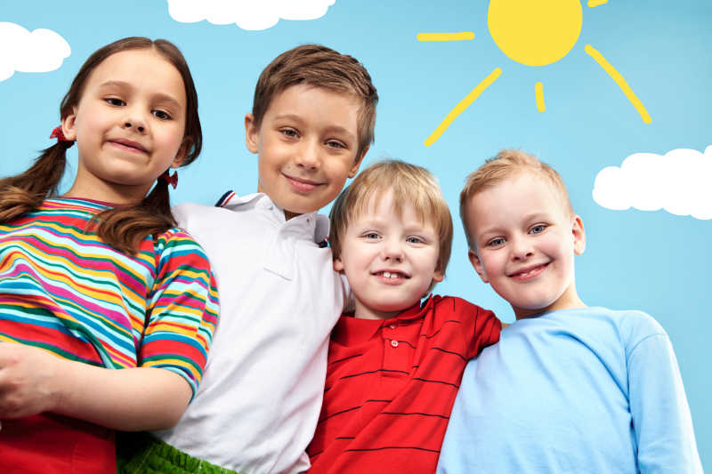 创意绘画的环境里的孩子