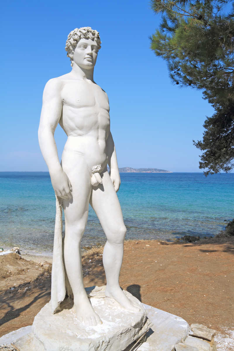 античные статуи мужчин