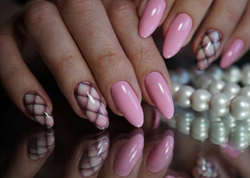 漂亮干净的美甲