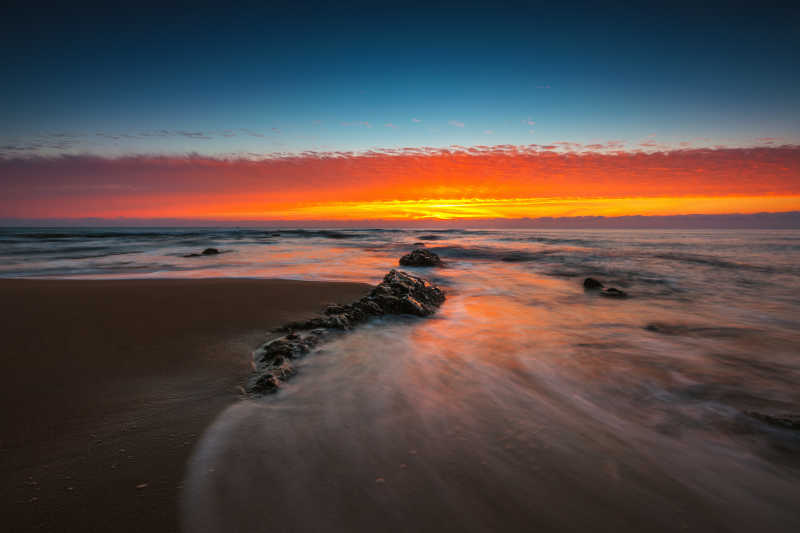 海上美丽的日出