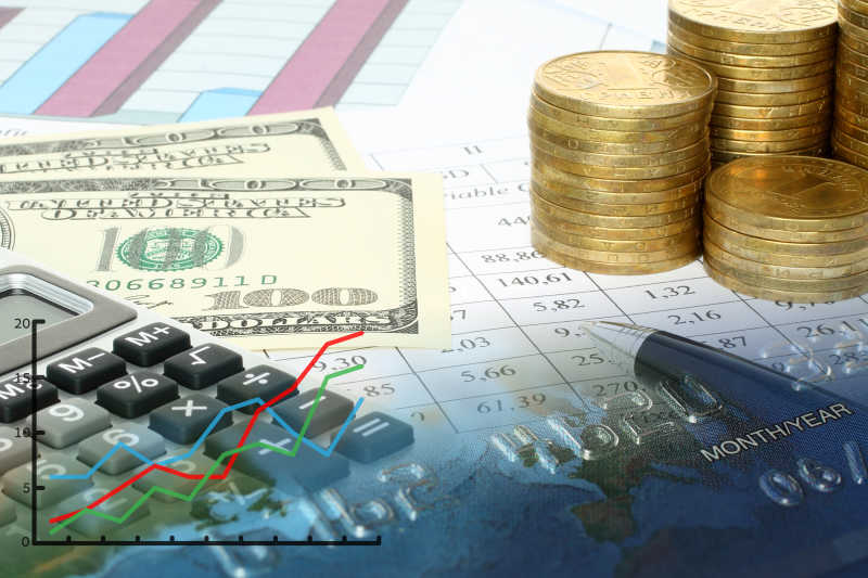 图表货币和钢笔特写