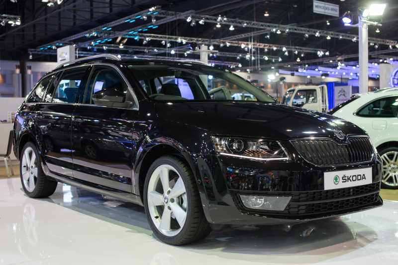 车展上的黑色斯柯达