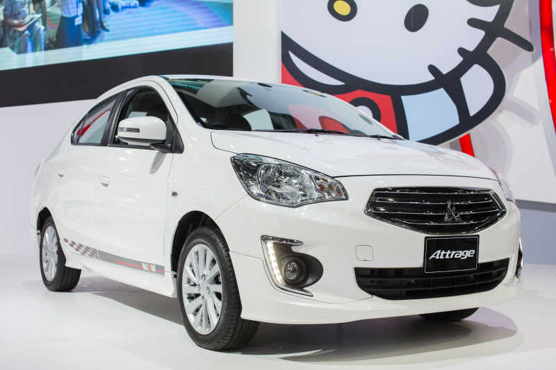 车展上的白色汽车