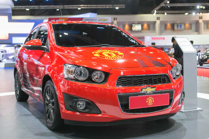 车展上的红色雪佛兰汽车