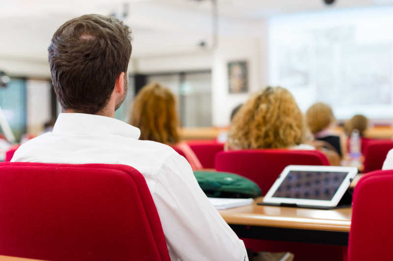 商务研讨会演讲员和听众