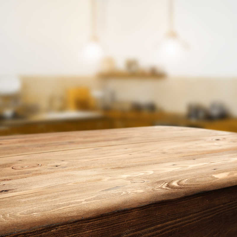 厨房里干净整洁的木制纹理桌面