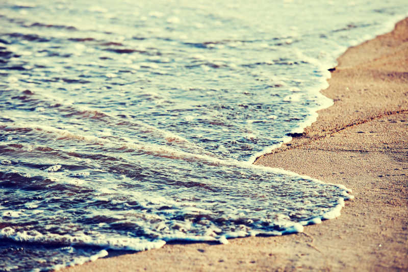 复古风格的海滩的海岸线