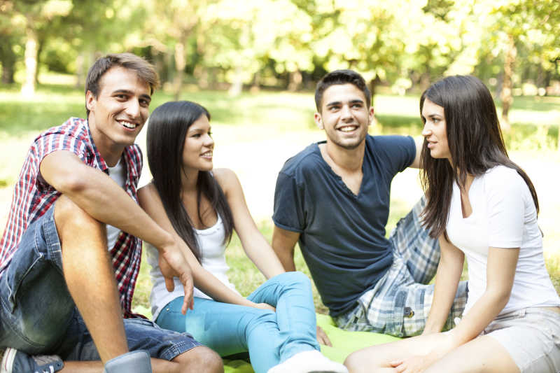 朋友们野外聚餐