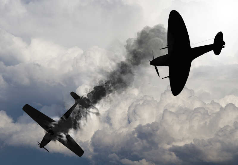 二战英国战斗机击落德国战斗机