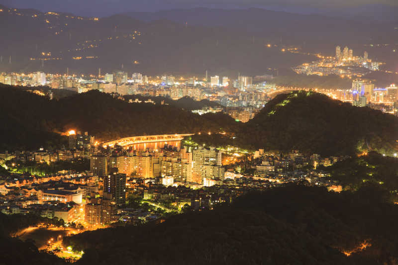 俯瞰台北市的夜景
