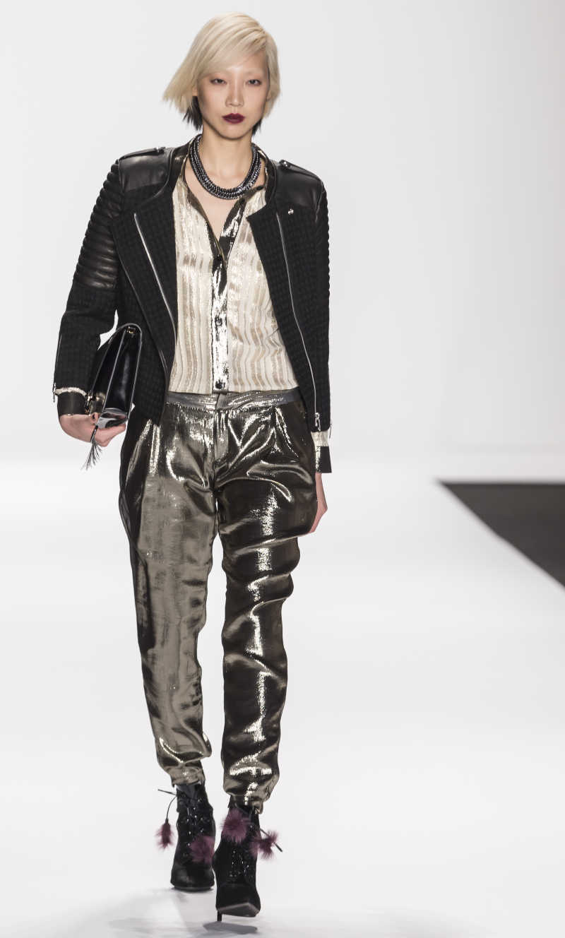 走秀的帅气女模特