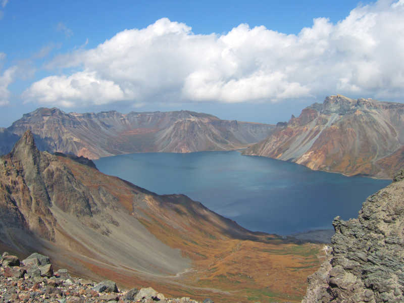 朝鲜火山湖山顶景观
