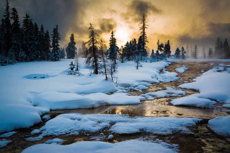 白雪皑皑的黄石公园摄影